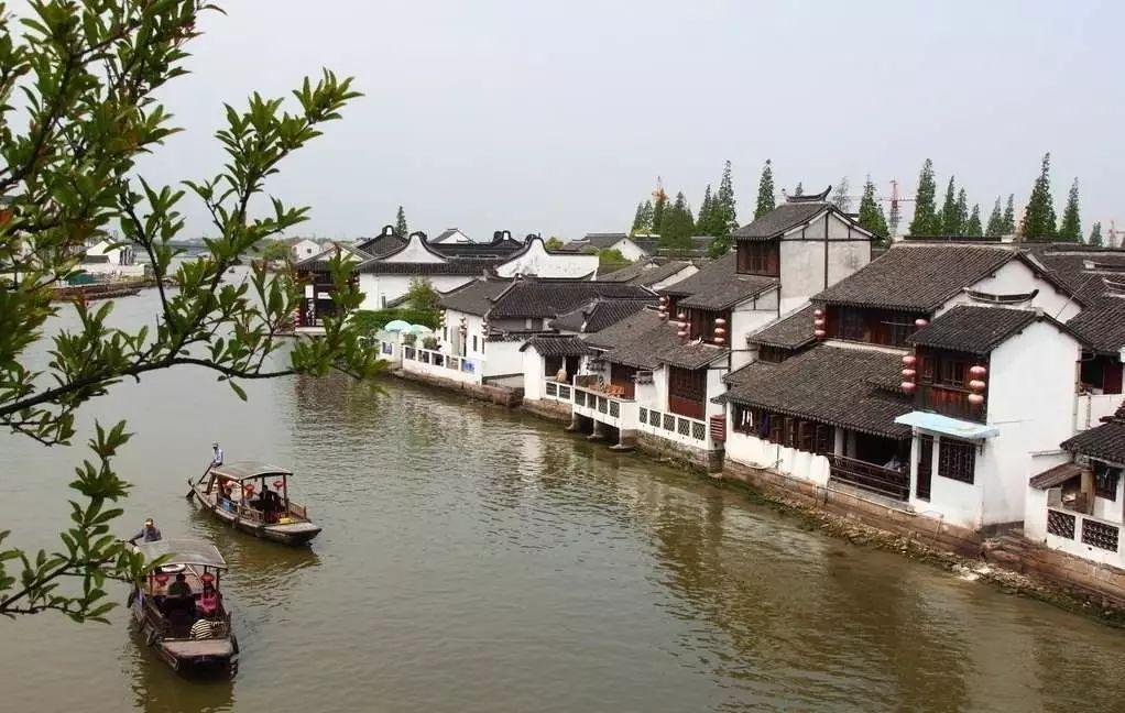 救援秀气的男孩